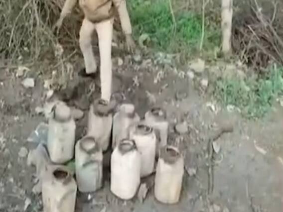 MP: दमोह में 4 घर छोड़कर एक पूरा का पूरा गांव अवैध शराब के काले धंधे में लिप्त मिला