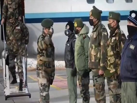 LAC पर -35°C की ठंड में देते हैं सेना के जवान, देखिये कैसे सड़क से बर्फ हटा रही है BRO की टीम