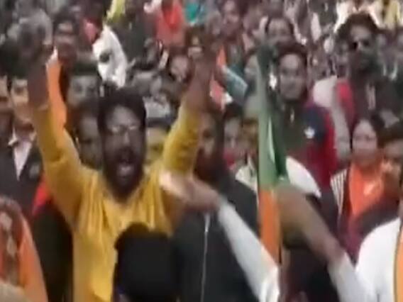 'गोली मारो' नारेबाजी में बंगाल पुलिस की कार्रवाई