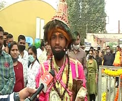 Happy New Year 2021 | कोरोनाचं संकट दूर होऊ दे; वासुदेवाचं साईचरणी साकडं