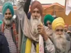 Farmers celebrate Lohri by burning copies of Agrarian Laws | 7 Ka Panch