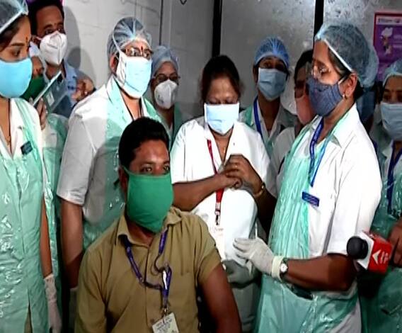 Covid 19 Vaccination | नाशिकमध्ये लसीकरणाला सुरुवात; पहिला डोस घेणाऱ्या मिलिंद पवार यांना काय वाटतं?