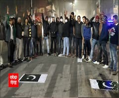 पाकिस्तान पर फूटा हिंदुओं का गुस्सा, सड़क पर बिछाया झंडा, लगाए मुर्दाबाद के नारे | Aligarh 