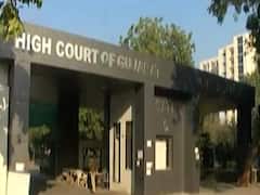 અમદાવાદ રેલવે સ્ટેશન પર રીક્ષાને પ્રવેશ ન મળતા હાઇકોર્ટે સરકાર પાસે માંગ્યો જવાબ