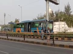અમદાવાદમાં ઇસરો પાસે ટાયર ફાટતા BRTS ડિવાઇડર પર ચડી ગઇ , જુઓ વીડિયો