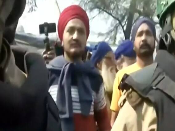 सिंघु बॉर्डर पर कुछ स्थानीय लोग और किसान आमने-सामने, 'बॉर्डर खाली करो' के नारे लगे