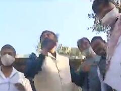 અમદાવાદમાં કોગ્રેસના નેતાઓએ પતંગ ચગાવ્યા, પતંગ પર ખેડૂતોના સમર્થનમાં લખ્યા હતા સૂત્રો