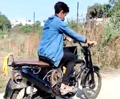 खाऱ्या पाण्यावर 40 किमी प्रतितास चालणारी अनोखी बाईक! अकोल्यातील पाच विद्यार्थ्यांचा नाविन्यपूर्ण शोध