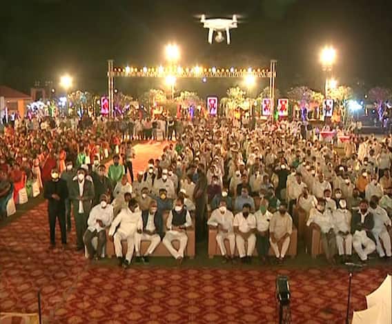 राष्ट्रवादीच्या 'या' आमदाराच्या मुलाच्या लग्नात सोशल डिस्टनसिंगचा फज्जा