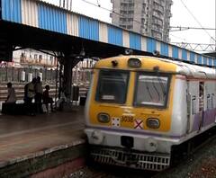 Mumbai Local | मध्य रेल्वेच्या बदलापूर-अंबरनाथ स्थानकादरम्यानची वाहतूक पूर्वपदावर