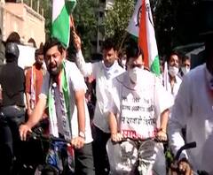 Thane | इंधन दरवाढीविरोधात राष्ट्रवादीचा ठाण्यात सायकल मोर्चा, पोलिसांकडून कार्यकर्ते ताब्यात