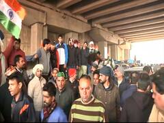 Ghazipur बॉर्डर पर बढ़ रही है किसानों की भीड़, कहा- हमारा बाबा रोए हैं, इसलिए हम यहां आए