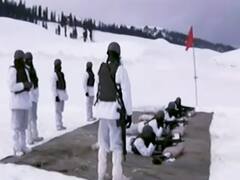 Srinagar: दुश्मनों के साथ-साथ 12000 फीट ऊंचाई पर सर्दी से भी जंग लड़ रहे 11 Garhwal Rifles के जवान 