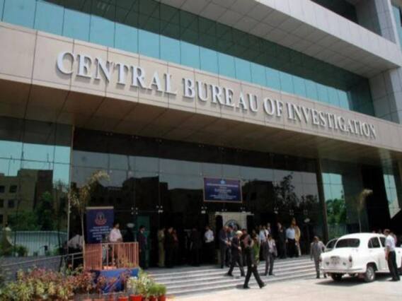 भ्रष्टाचार के मामले में CBI ने अपने ही अधिकारीयों के घर मारे छापे
