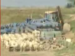 સુરતના ઓલપાડમાં 19 હજાર વીઘામાં ગેરકાયદેસર ઝિંગા તળાવ પર બુલડોઝર ફેરવાયું, જુઓ વીડિયો