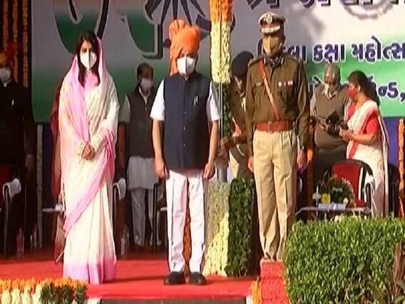 નાયબ મુખ્યમંત્રી નીતિન પટેલે વડોદરામાં કર્યું ધ્વજવંદન 