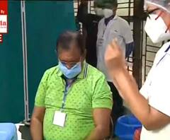 Corona Vaccination Starts: কলকাতা মেডিক্যালে প্রথম টিকা নিলেন রোগী কল্যাণ সমিতির চেয়ারম্যান নির্মল মাজি
