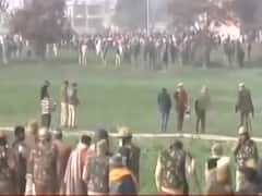 Karnal: Farmers show black flags in protest against 'Kisan Mahapanchayat'