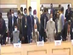 કૃષિ કાયદા પર સુપ્રીમ કોર્ટની રોક બાદ ખેડૂતો અને સરકાર વચ્ચે પ્રથમ બેઠક, જુઓ વીડિયો