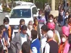 જૂનાગઢમાં સીઆર પાટીલના કાર્યક્રમમાં કોવિડના નિયમોનો સત્યાનાશ, હોલમાં ક્ષમતા કરતા વધારે લોકો બેસાડ્યા