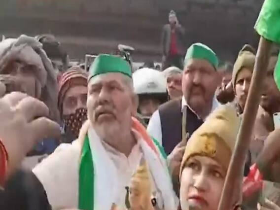 Rakesh Tikait के मंच पर हंगामा, बाहरी पर लगाया आरोप | Farmers Protest