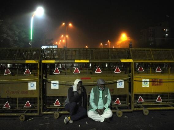 Tractor Rally Violence : बॉर्डर पर ऐसा क्या हुआ, की रात भर पहरा देते रहे किसान? | Farmers Protest