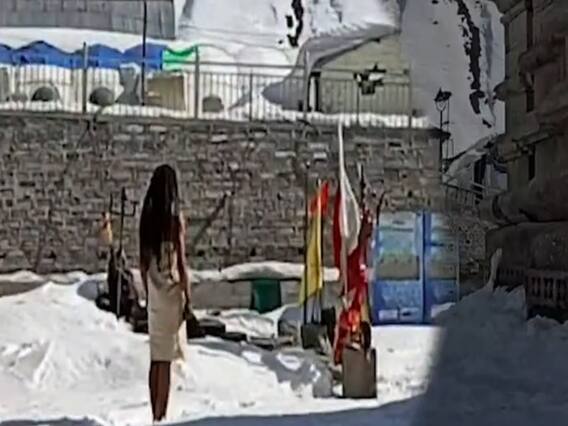 Kedarnath में बर्फ के बीच साधुओं की साधना की अनोखी तस्वीर 
