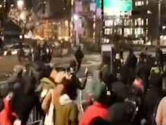 America के New York में पुलिस की झड़प, झड़प में 11 पुलिसवाले घायल हुए