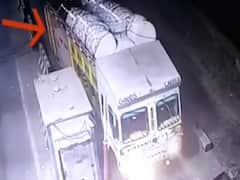Faridabad: Truck collides with Toll Booth | Viral Express