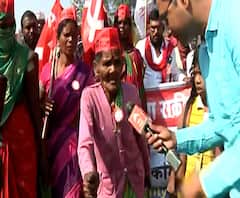 Kisan Sabha Morcha | मैलांचा प्रवास, अनवाणी पाय... शेतकरी मोर्चात सहभागी आजी म्हणतात...