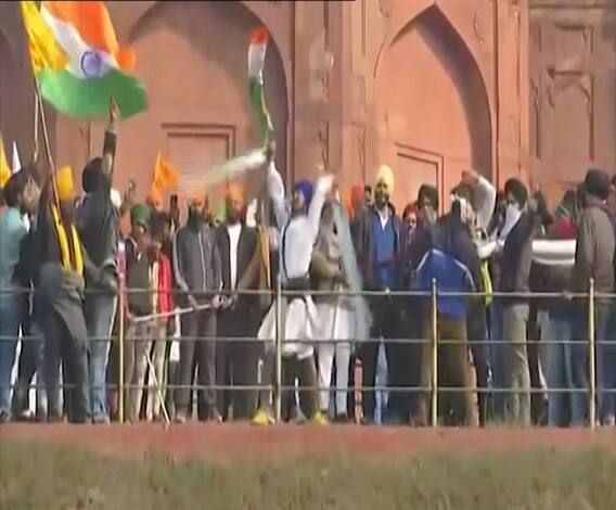 Farmers Tractor Rally | आंदोलक शेतकऱ्यांची लाल किल्ल्यावर धडक