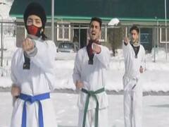 जानिए भारत में कहां हो रही है बर्फ पर मार्शल आर्ट की ट्रेनिंग