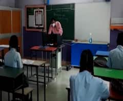 School Reopen | पुण्यात नववी ते बारावीचे वर्ग सुरू, अनेक विद्यार्थ्यांना पालकांचं संमतीपत्र नाही