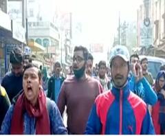 Goli Maro Slogan At Shantiniketan : এবার নিজেদের বুকে 'গোলি মারো স্লোগান'! বিশ্বভারতীর গৈরিকীকরণের প্রতিবাদে বাম পড়ুয়াদের মিছিল সরগরম 