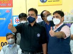 અમદાવાદ કલેક્ટર સંદીપ સાંગલે અને પોલીસ કમિશનર સંજય શ્રીવાસ્તવે કોરોનાની વેક્સીન લીધી