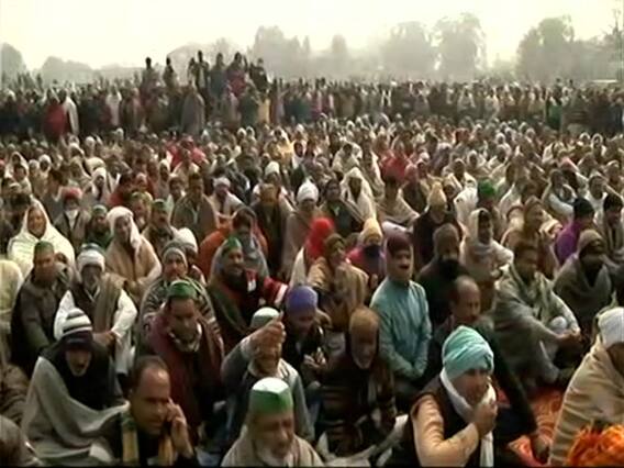 मुजफ्फरनगर में बड़ी संख्या में टिकैत के समर्थन में पहुंचे किसान 