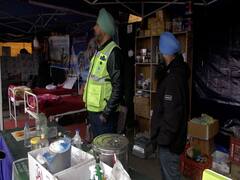 Farmers Protest: सिंघु बॉर्डर पर एक NGO ने लगाया चिकित्सा कैंप, Psychiatrist की भी व्यवस्था