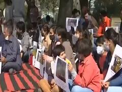 'पापा को मत मारिए, हम उनके बिना नहीं रह सकते'- Tractor Rally में घायल पुलिसकर्मी की बेटी की गुहार