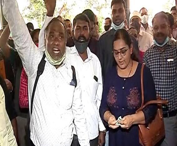 Parents Council Protest | पुण्यात शिक्षणमंत्र्यांविरोधात पालक संघटना आक्रमक, फी संदर्भात ठोस भूमिका घेण्याची मागणी