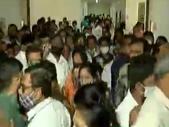 સુરતમાં ભાજપની ટિકિટ લેવા માટે યુવા મહિલા કાર્યકર્તાઓમાં ભારે ઉત્સાહ, જુઓ વીડિયો