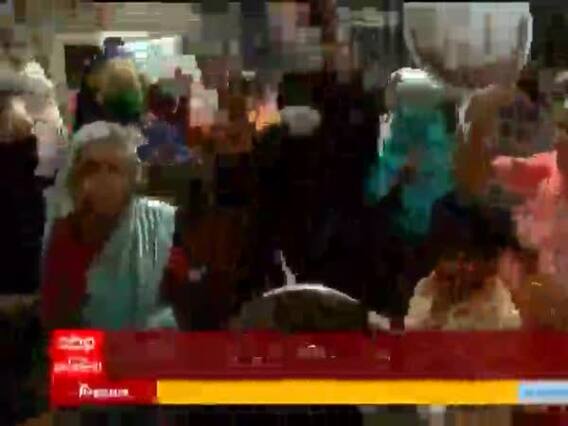 સુરતના લિંબાયત વિસ્તારમાં સ્થાનિકોએ થાળી વગાડી પાલિકા કર્મચારીઓનો કેમ કર્યો વિરોધ?