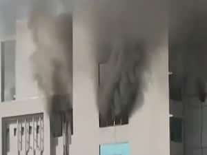 सीरम इंस्टीट्यूट में आग, 5 मजदूरों की मौत, कोरोना वैक्सीन सुरक्षित । Namaste Bharat । 22.01.2020