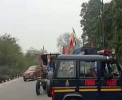 Delhi में किसान तो UP में Samajwadi Party के वर्कर पुलिस से भिड़े ! | Republic Day