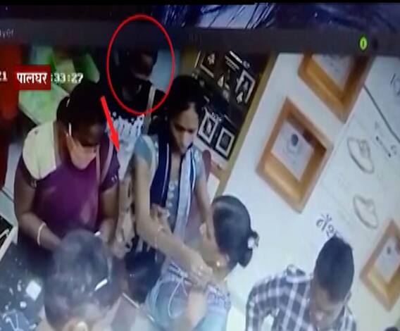 Palghar Theft | दागिने खरेदीच्या नावाखाली साधला डाव,महिलेनं बॅगेत भरून नेली 90 हजारांची रोकड
