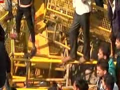 Tractor Rally: नांगलोई में पुलिस का किसानों के सामने सत्याग्रह