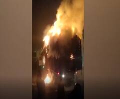 टक्कर के बाद कार और ट्रक में लगी भयंकर आग, देखें वीडियो | Lucknow | ABP Ganga 