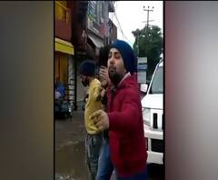 अश्लील मैसेज भेजता था, पकड़ में आया तो मनचले की कर दी गई जबरदस्त मरम्मत | Meerut | abp Ganga