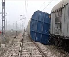 Uttar Pradesh के प्रतापगढ़ में पहियों से हुई अलग हुई मालगाड़ी की बोगी, बड़ा हादसा टला 