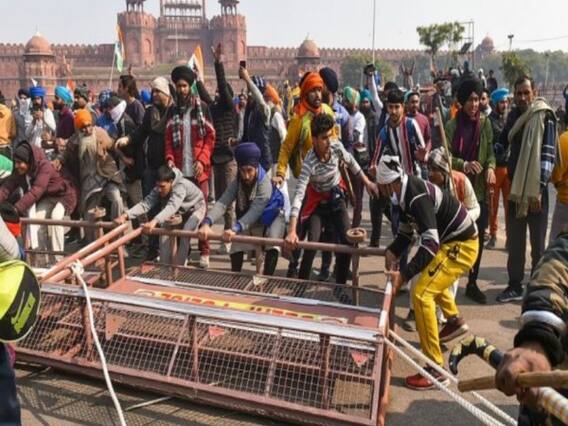 Kisan Tractor Rally: Lal Quila और Nangloi में उपद्रवियों का बड़ा हंगामा