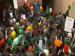 Why are the agitating farmers not accepting Committee formed by SC? | Hoonkar with Rubika 